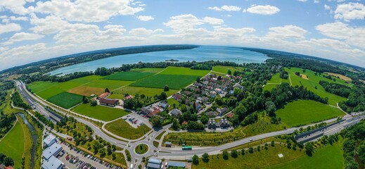 Eching am nördlichen Ammersee, Ausblick nach Osten über die Autobahn zum Seeufer