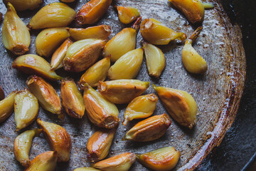 peeled fried or baked slices of garlic in an old pan without spices