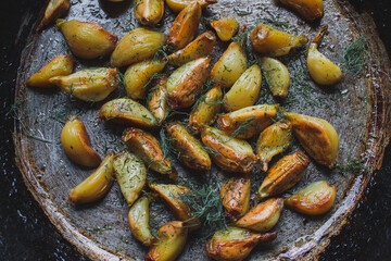 roasted roasted garlic and dill in an old pan