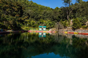 Obraz premium Nal damyanti tal near Bhimtal, Uttarakahnd 