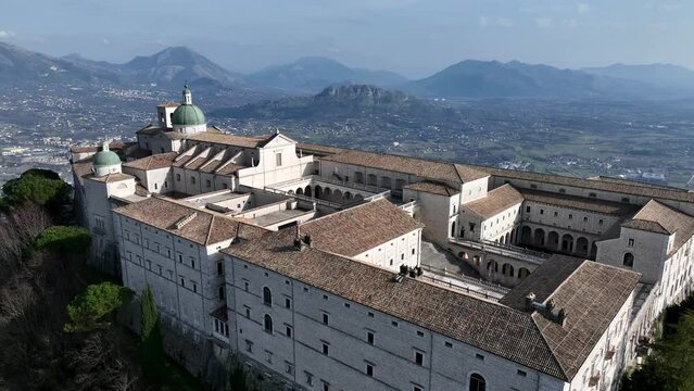 Abbazia di Montecassino, Cassino, Lazio, Italia.
vista panoramica aerea con drone.