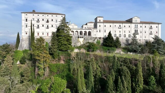 Abbazia di Montecassino, Cassino, Lazio, Italia.
vista panoramica aerea con drone.