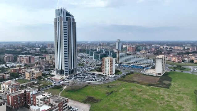 il moderno quartiere di Latina, citt&agrave; del Lazio, Italia
I grattacieli del centro di Latina