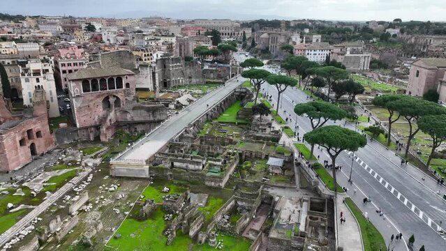 Il foro di traiano, i fori imperiali e il colosseo a Roma
Meta turistica di tutti i visitatori in italia.