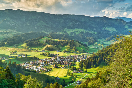 Escholzmatt (LU) im fr&uuml;hen Morgenlicht