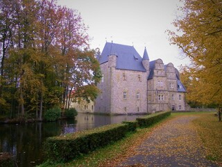 Obraz premium castle, architecture, water, building, lake, tower, europe, house, old, history, view, travel, tourism, park