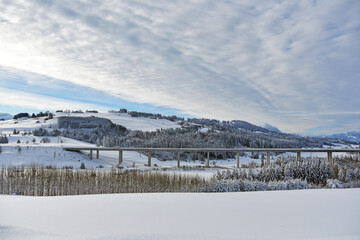 Fototapeta na wymiar Autobahnbrücke in der Allgäuer Winterlandschaft
