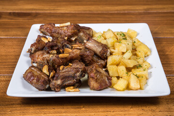 Costillas al ajillo