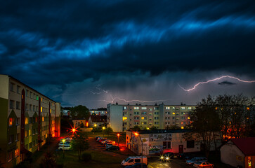 Obraz premium storm over the city