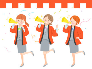 メガホンで呼び込みをする法被姿の女性達