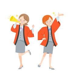 メガホンで呼び込みをする法被姿の女性達