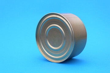 One iron can with stew stands on a blue background.