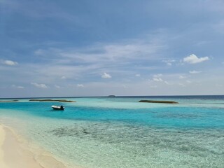 Fototapeta na wymiar Amazing ocean view at the Kihaa Maldives. Blue water lagoon. Paradise