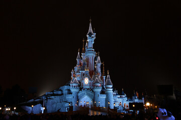 Naklejka premium Parc à thème Disneyland Paris et Walt Disney Studios