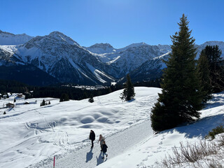 Fototapeta na wymiar Excellently arranged and cleaned winter trails for walking, hiking, sports and recreation in the area of the Swiss tourist winter resort of Arosa - Canton of Grisons, Switzerland (Schweiz)