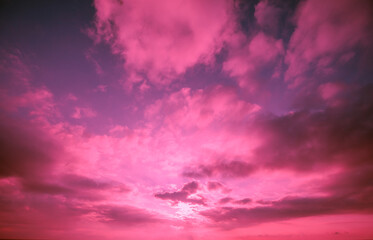 Obraz premium Purple cloudy sky at sunset. Sky texture. Abstract nature background