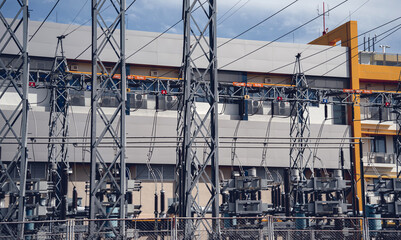 High voltage electric power plant current distribution substation