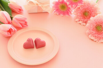 ホワイトデー　バレンタインデー　ピンクのハートチョコレート
