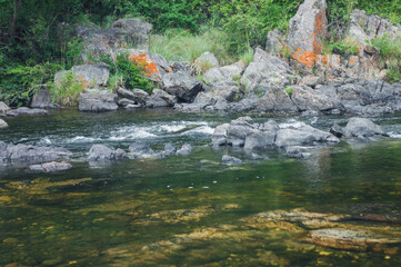 rio de montaña