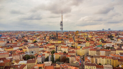 Wieża telewizyjna w Pradze, widok na dzielnicę Zizkov. 
