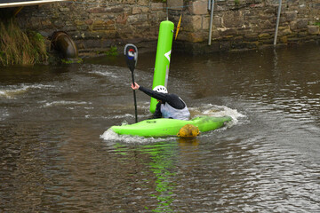 Compétition de Kayak-Cross à Lannion en Bretagne