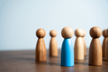 Standing out from the crowd. Hiring by competition among candidates. Society and individuals....