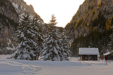 lac de flaine l'hiver sous la neige - haute savoie
