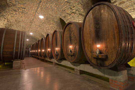 Residenz W&uuml;rzburg Weinkeller historisch