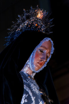 Nuestra Se&ntilde;ora de la Soledad, procesionando por Toledo, Espa&ntilde;a