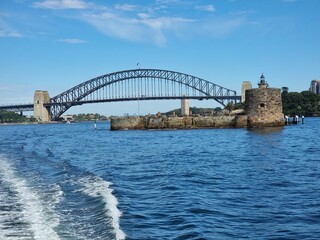 Naklejka premium Sydney Harbour Bridge and Fort Denison viewed from the harbour