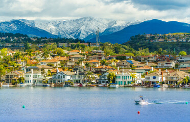 Lake Mission Viejo with snow capped Santa Ana Mountains in the distance, after epic snowstorm in Southern California - obrazy, fototapety, plakaty