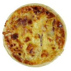  tarte au bacon et fromage, en gros plan, isolé sur un fond blanc