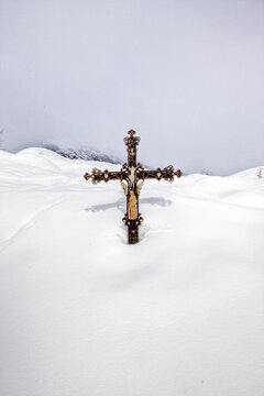 Crucifix on a cross road with a high amount of snow in Le Grand-Bornand, Haute-Savoie, Rh&acirc;&bdquo;&cent;ne-Alpes region in south-eastern France.