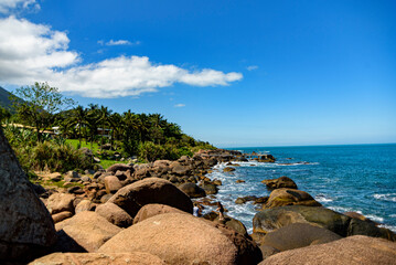 Fototapeta na wymiar Side view of rocky beach and intense blue sea in Ilhabela