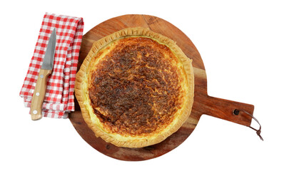 quiche au fromage, en gros plan, isolé sur un fond blanc
