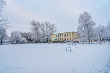 Naklejka premium City in the snow. Winter background, selective focus