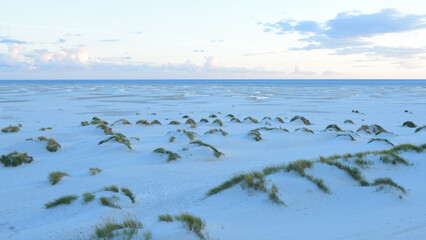 Dünenreihen am Meer