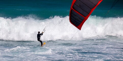 Obraz premium kite surfing in the sea