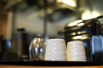 ホテルの客室の飲み物コーナーのコップの様子