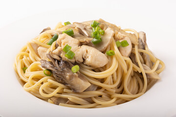 鶏胸肉と舞茸のバター醤油パスタ