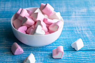 Bowl with marshmallows in the form of hearts, close up.