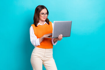 Photo of successful experienced programmer business attractive woman hold laptop advertisement samsung isolated on aquamarine color background