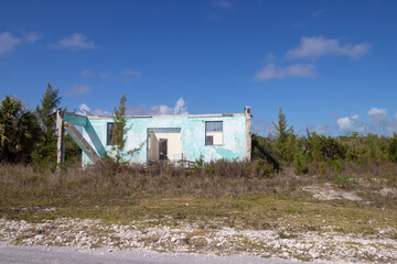 Fototapeta na wymiar an abandoned house in the Bahamas