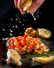 Fototapeta na wymiar Boiled shrimp sprinkled with lemon juice.