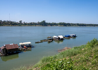 Village flottant sur le Mékong à Kaoh Trong, Cambodge