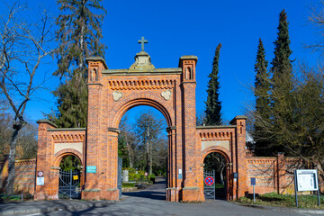 portal of North cemetery in Wiesbaden,
