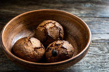 Homemade oatmeal cookies in a ceramic bowl on the kitchen table.