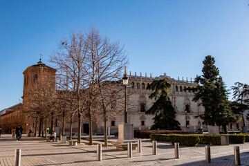 Plaza de San Diego y fachada del Colegio de San Ildefonso, Rectorado de la Universidad de Alcalá de Henares, Madrid