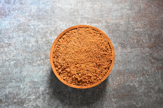 Organic dried sugarcane jaggery powder