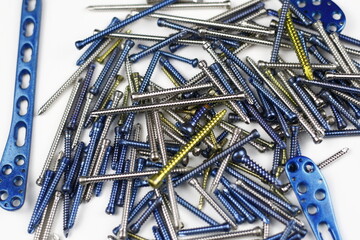 Surgical plates and instruments for osteosynthesis of bone fractures	
